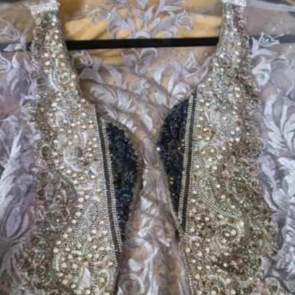 Elegant Embellished Cape in Gold and Black - Picture 1 of 8